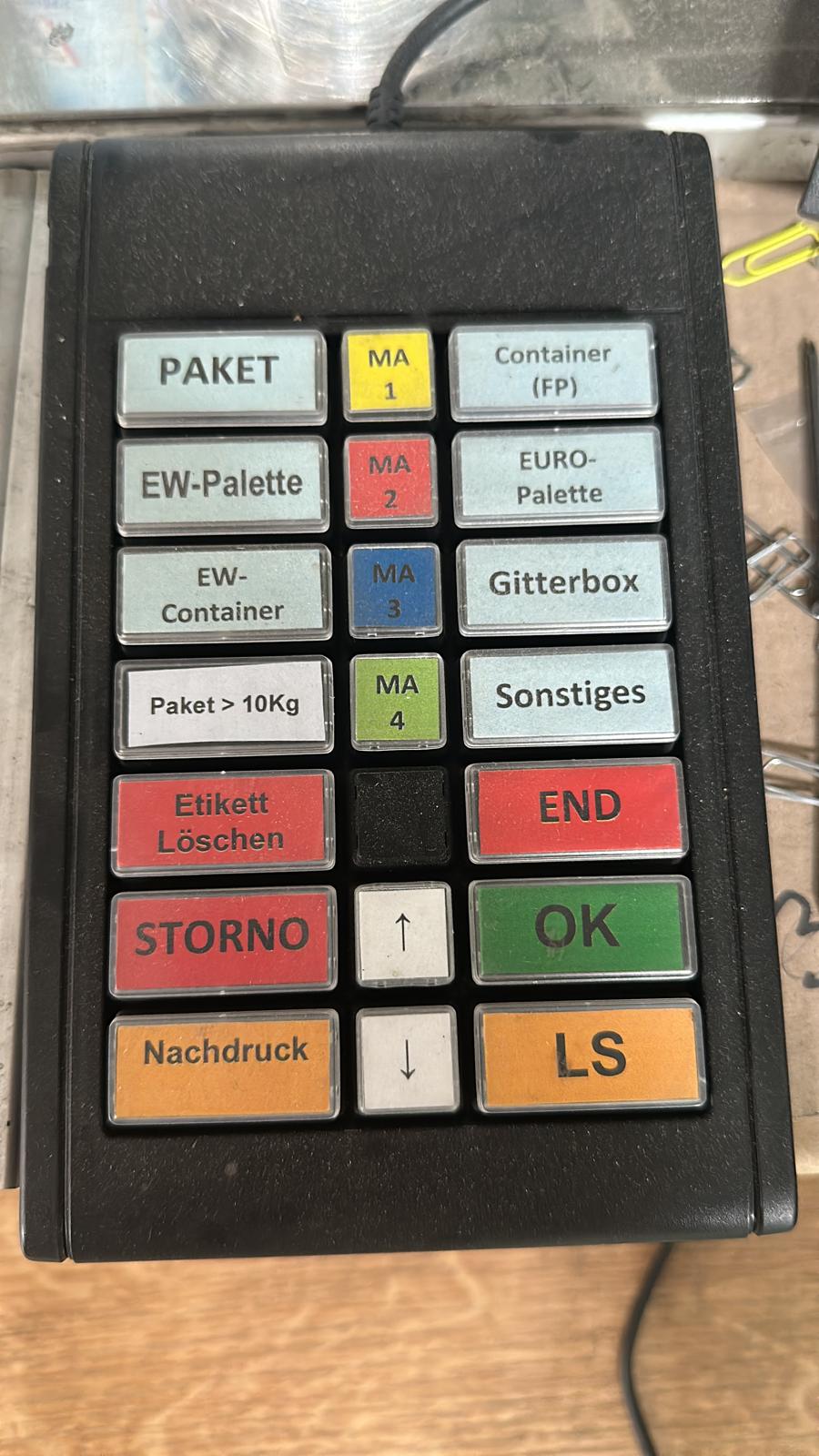 Bediengerät an einem Versandarbeitsplatz